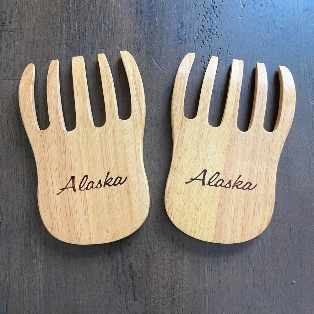 ALASKA Bear Claw Wood salad grippers/servers